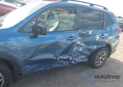 2021 Subaru Forester Premium z USA, uszkodzony, nr VIN JF2SKAJC3MH578037